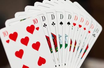 Những thủ thuật giúp bạn dễ chiến thắng khi đánh bài Poker