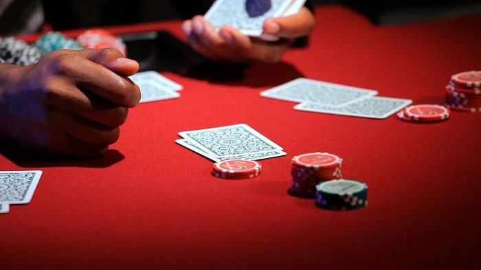 Poker online va 2 dieu quan trong nhat ban nen biet khi choi poker